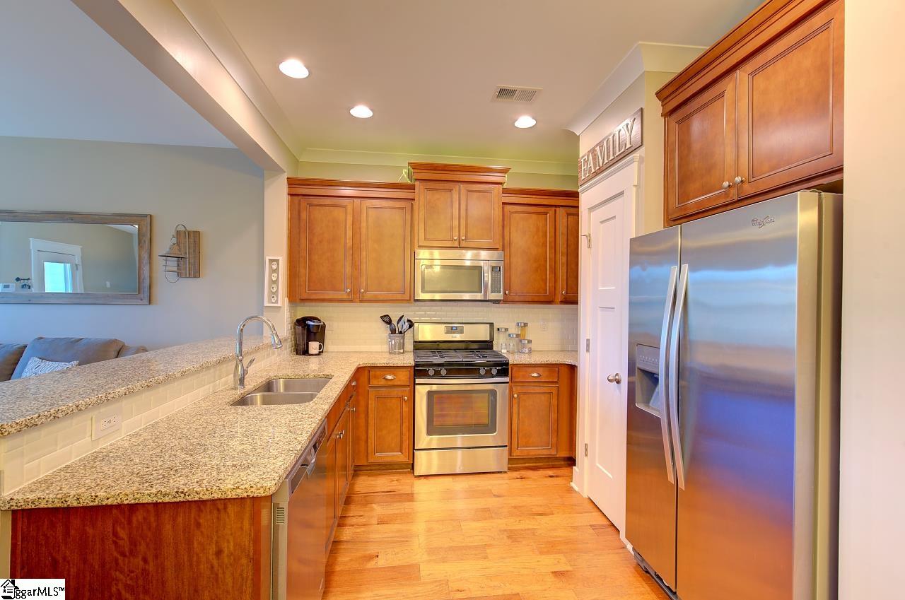 618 Springbank Alley