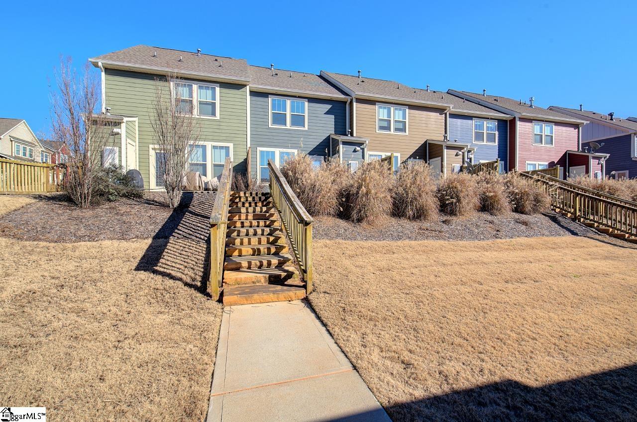 618 Springbank Alley