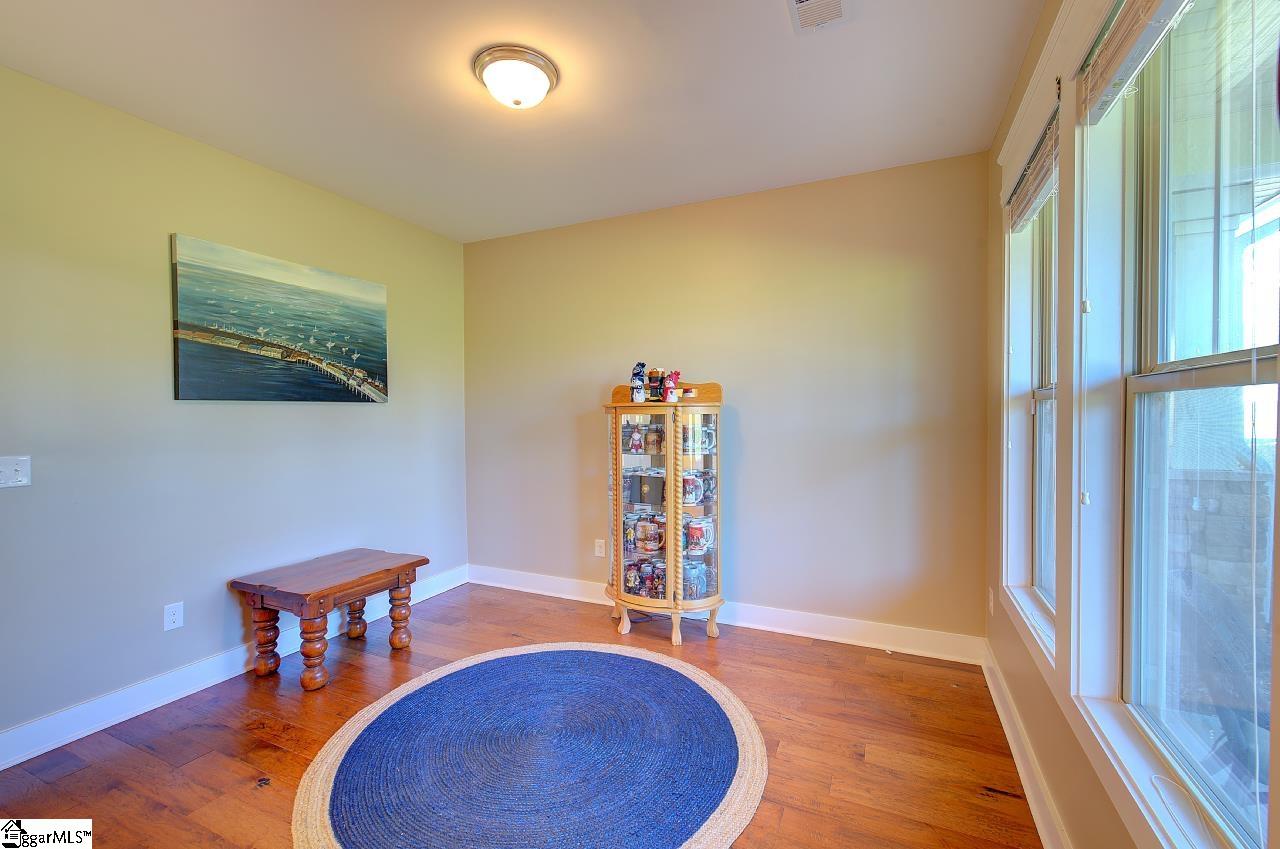 618 Springbank Alley