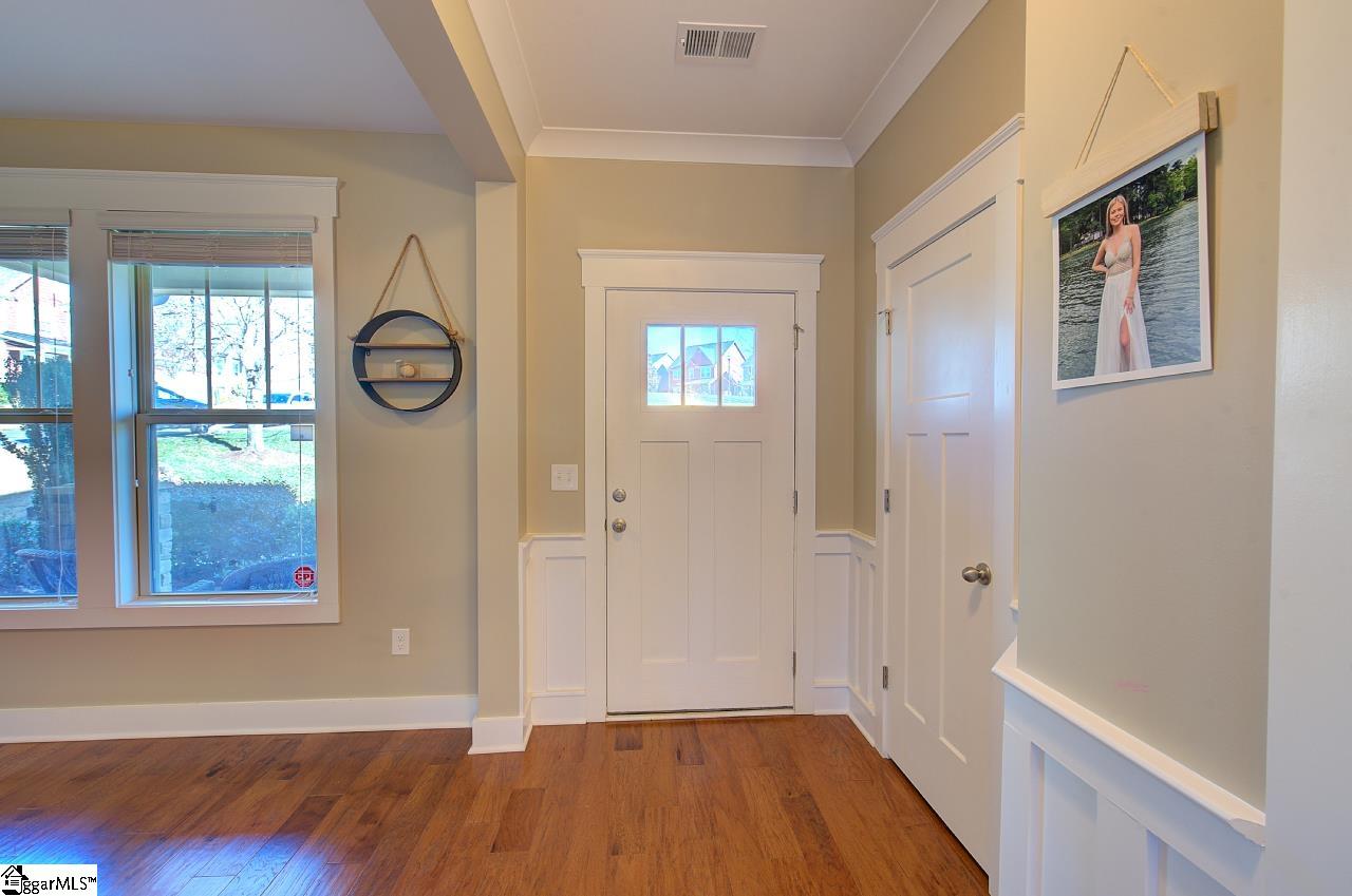 618 Springbank Alley
