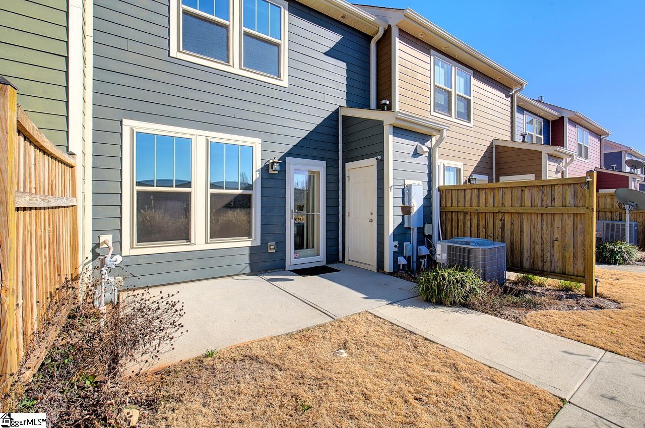 618 Springbank Alley