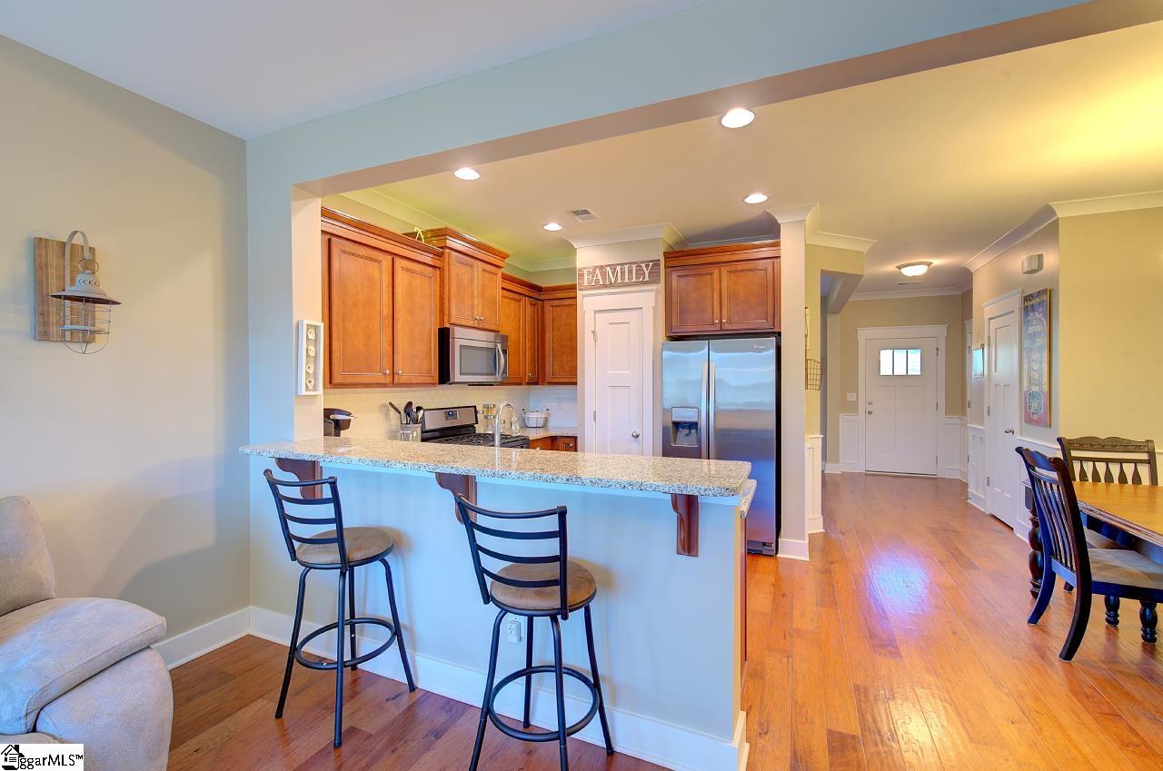 618 Springbank Alley