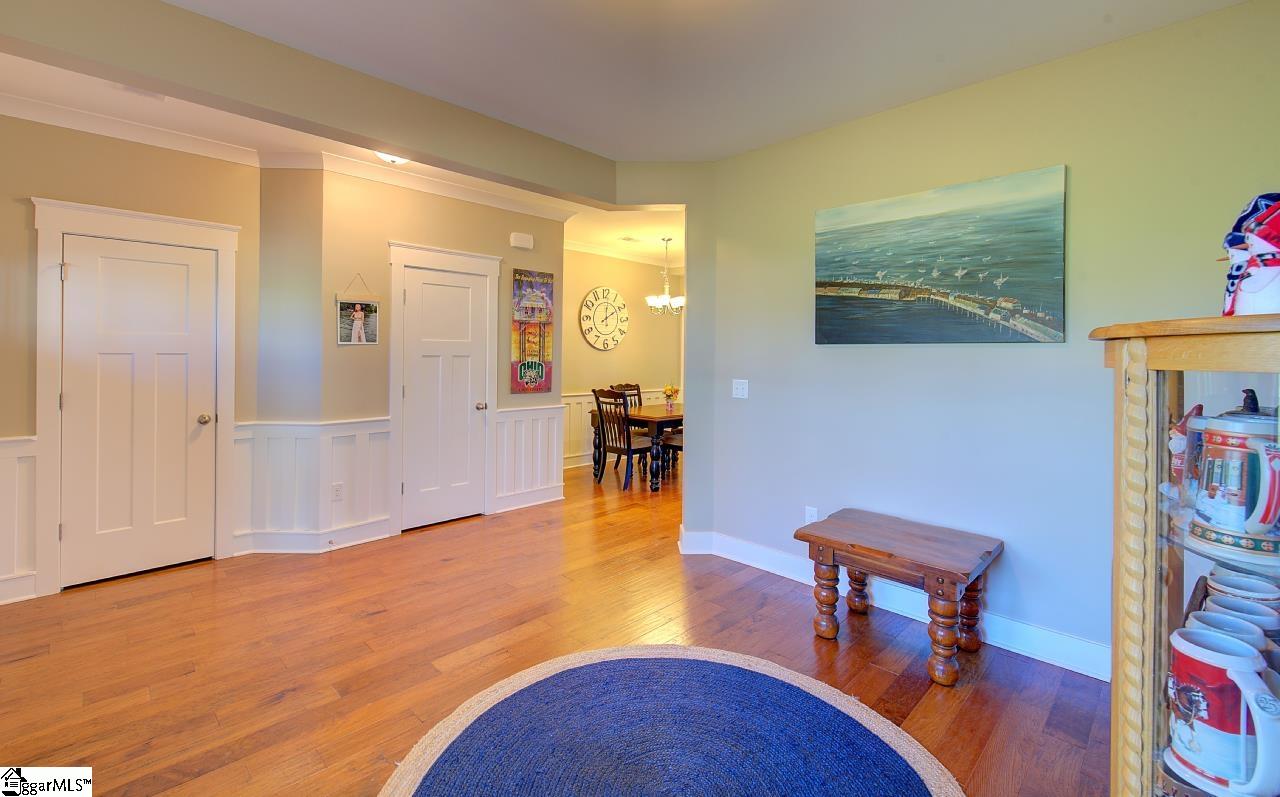 618 Springbank Alley