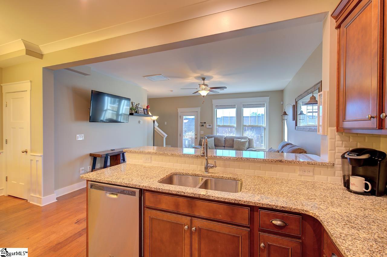 618 Springbank Alley
