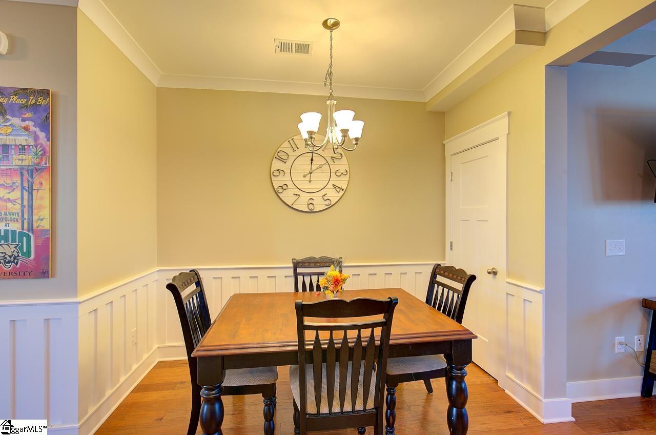 618 Springbank Alley