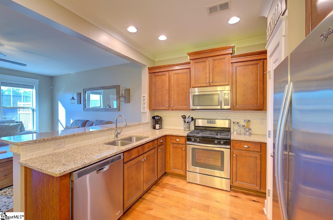 618 Springbank Alley