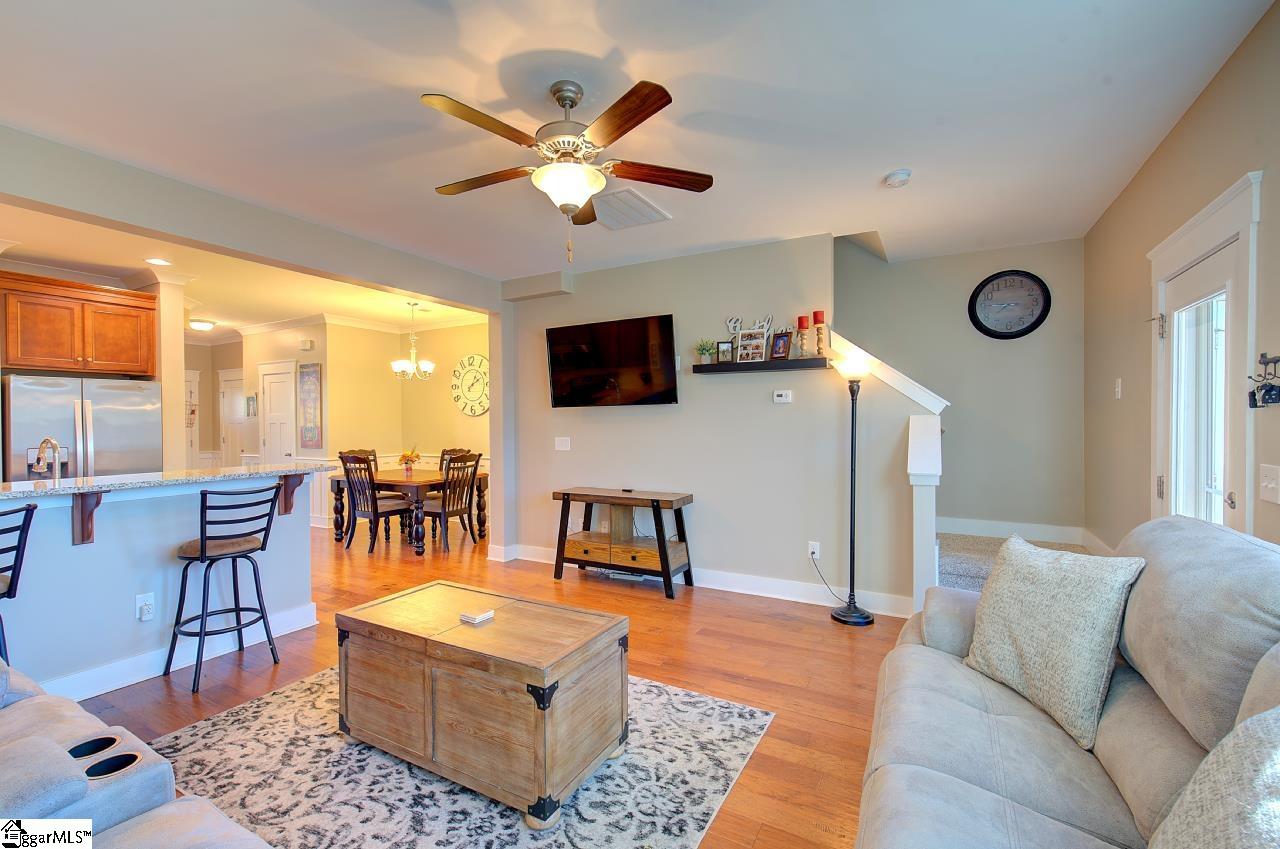 618 Springbank Alley