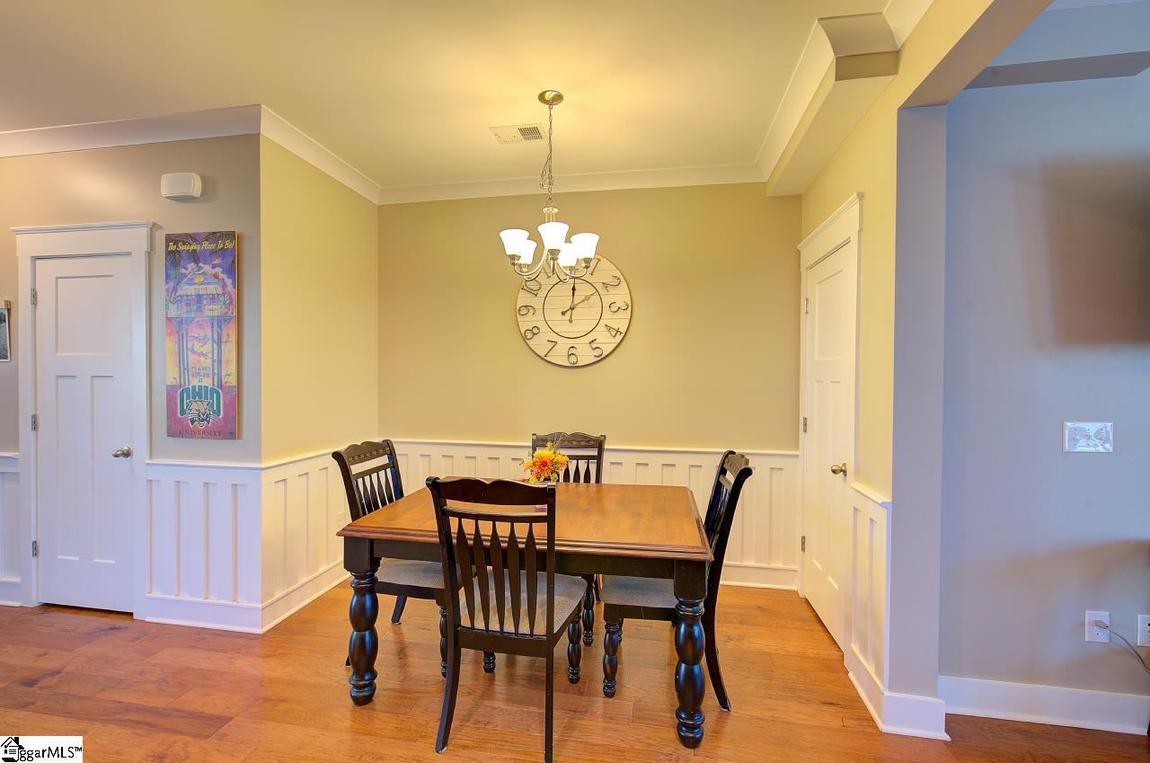 618 Springbank Alley