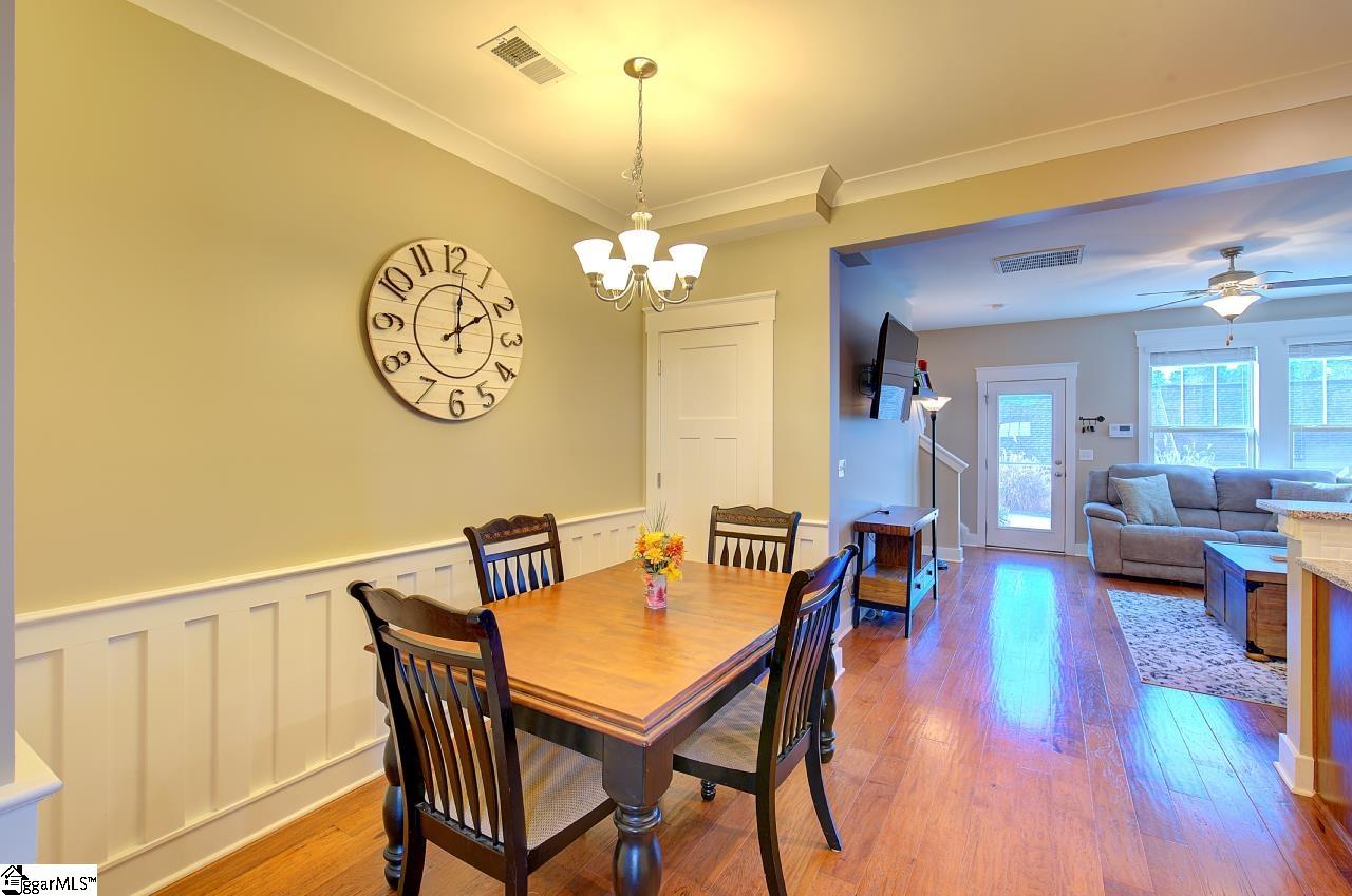 618 Springbank Alley