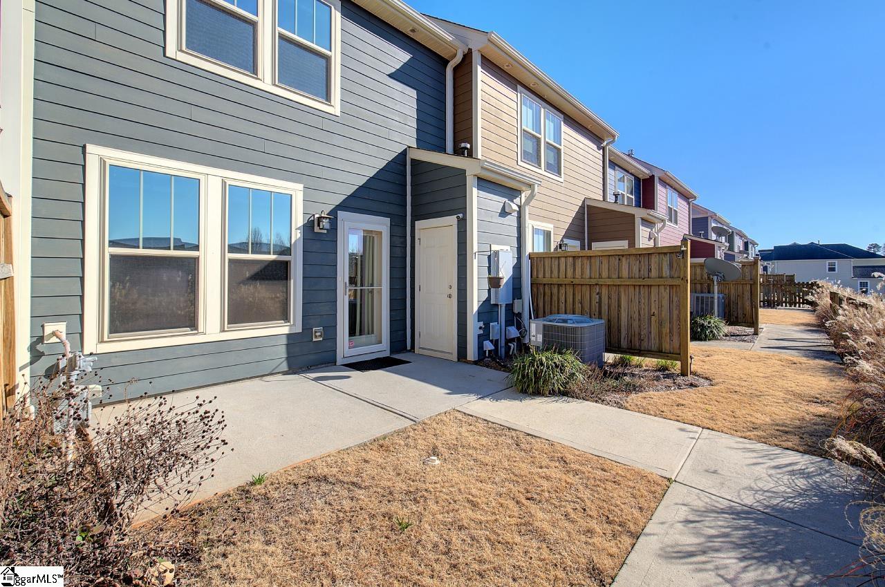 618 Springbank Alley