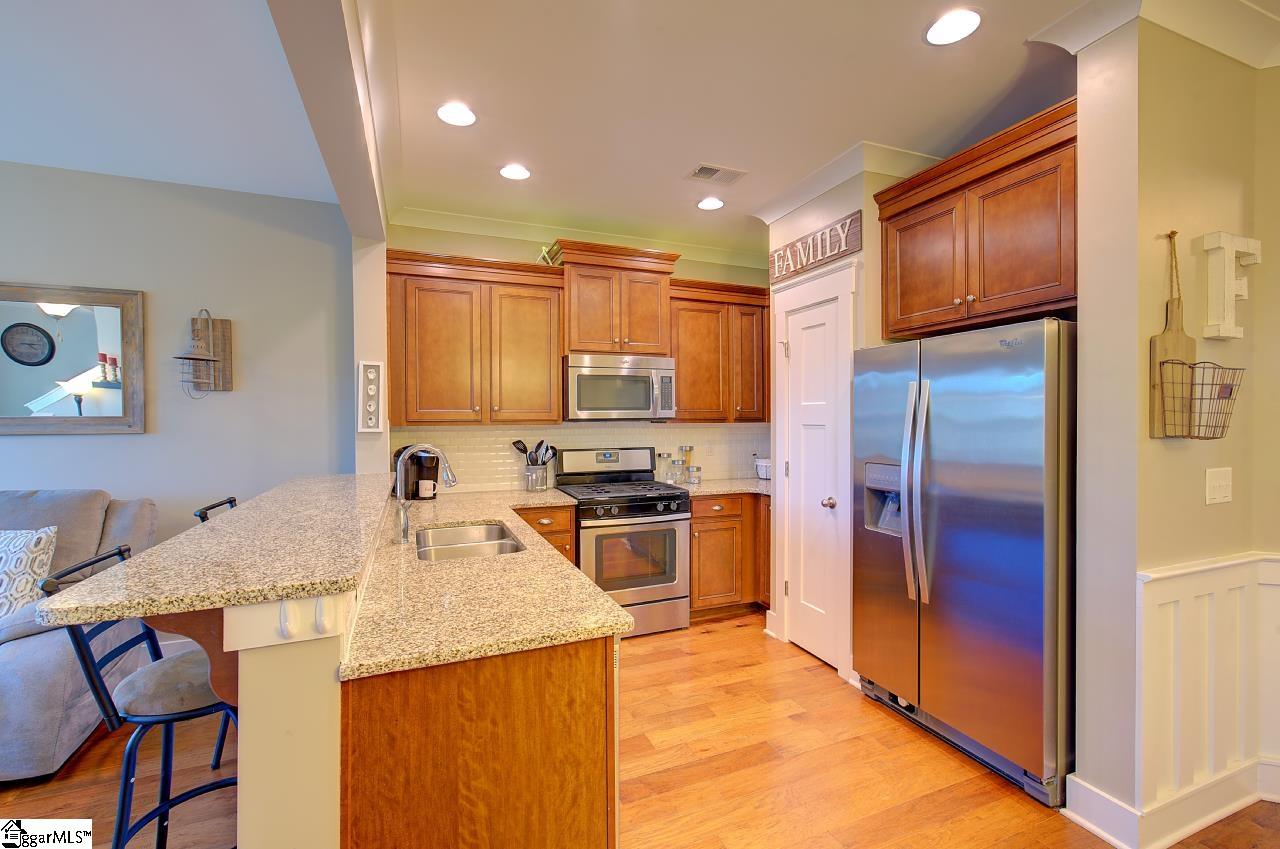 618 Springbank Alley