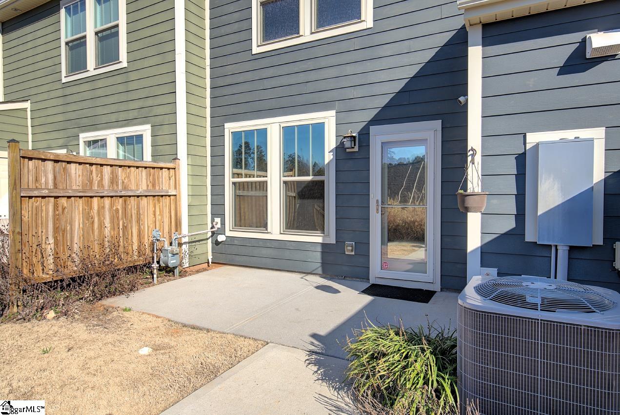 618 Springbank Alley