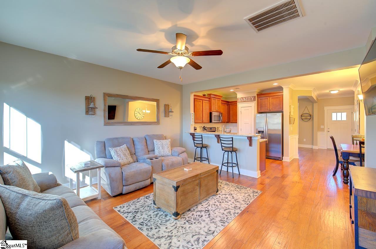 618 Springbank Alley