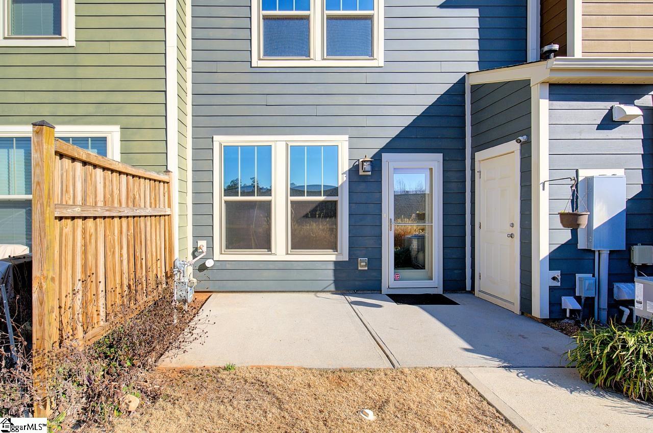 618 Springbank Alley