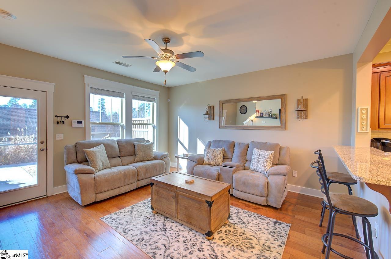 618 Springbank Alley
