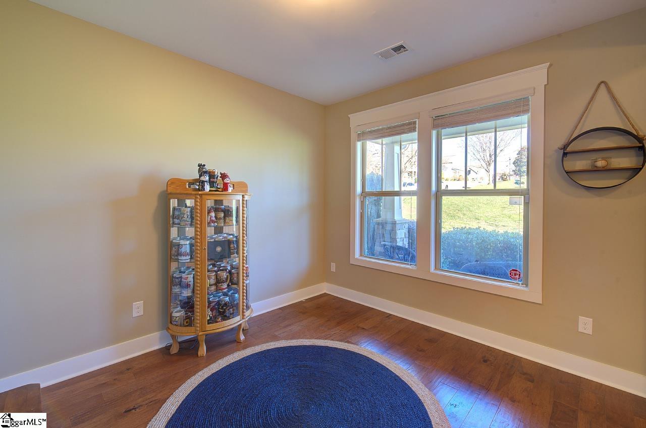 618 Springbank Alley