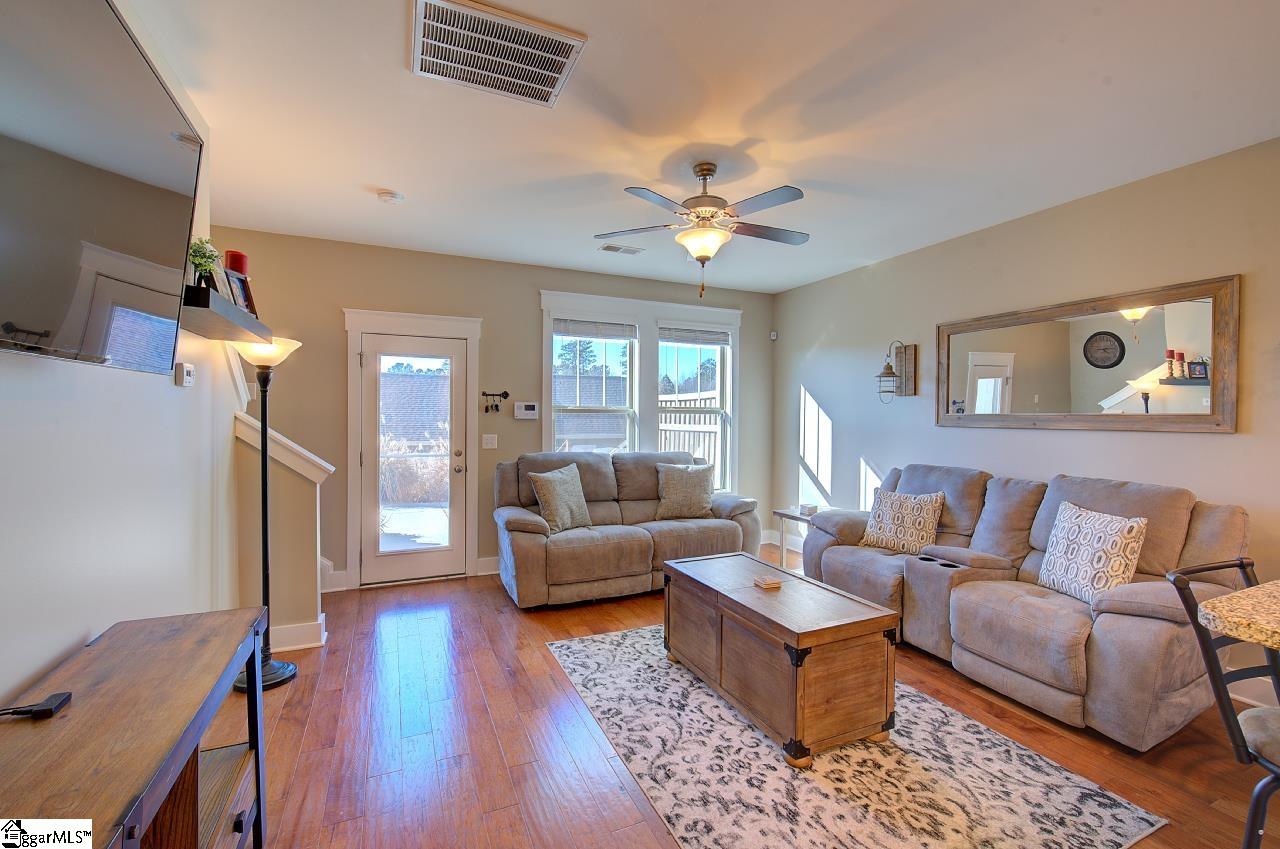 618 Springbank Alley