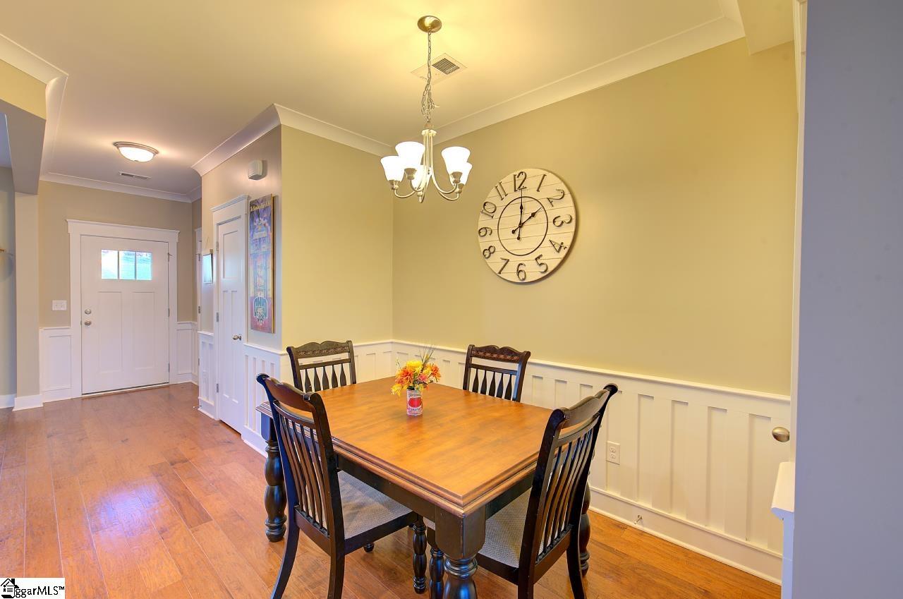 618 Springbank Alley