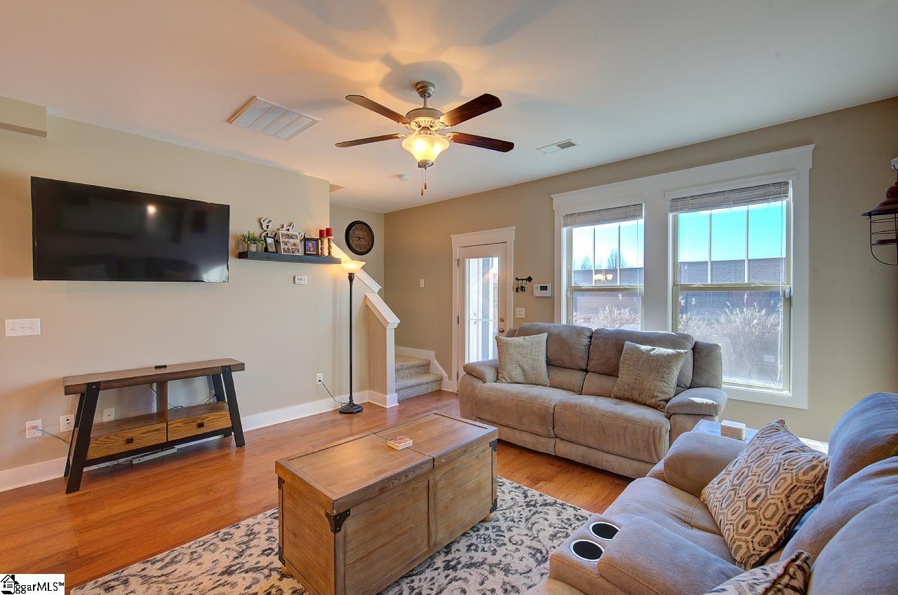 618 Springbank Alley