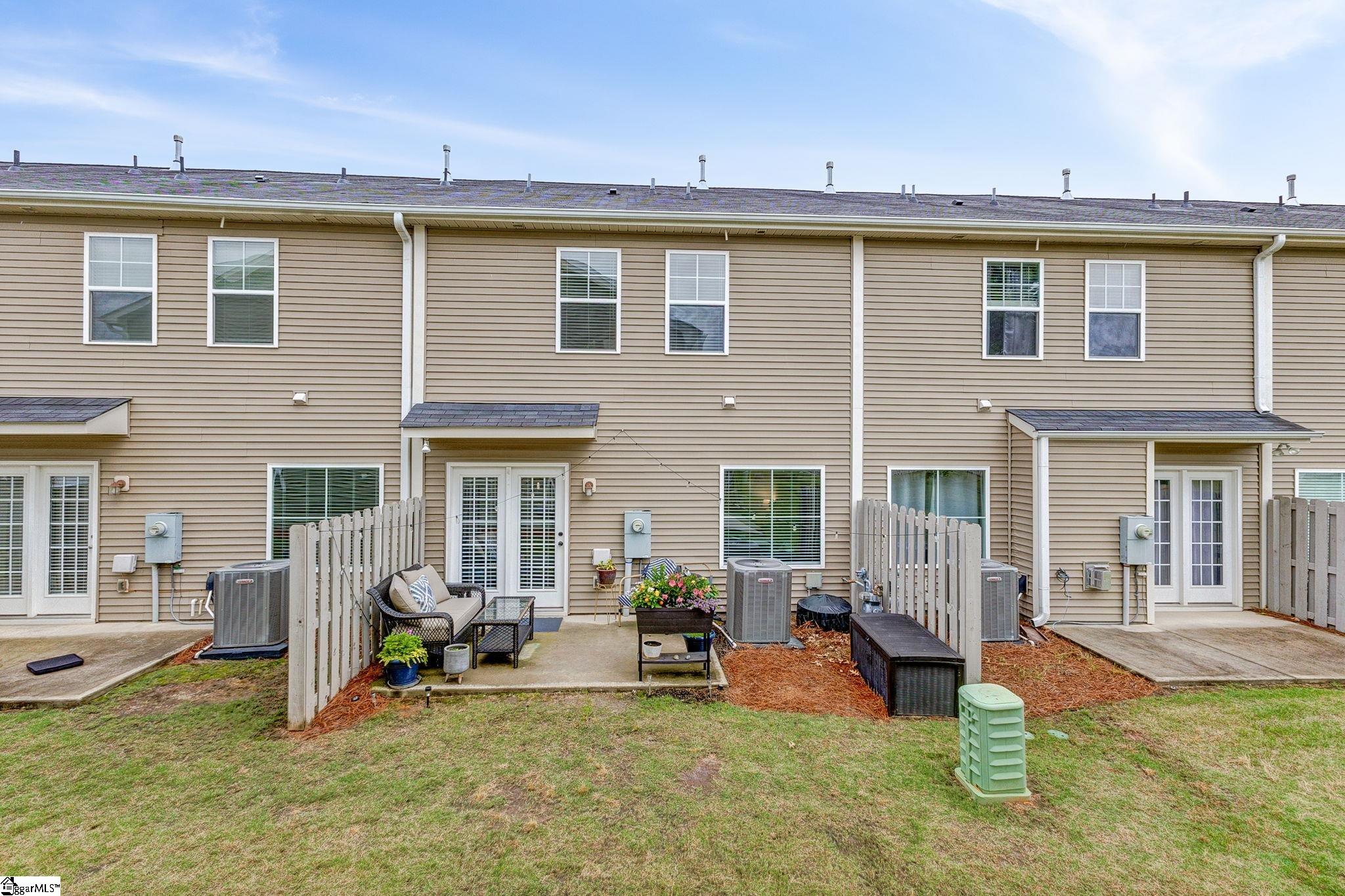 219 Button Willow Street