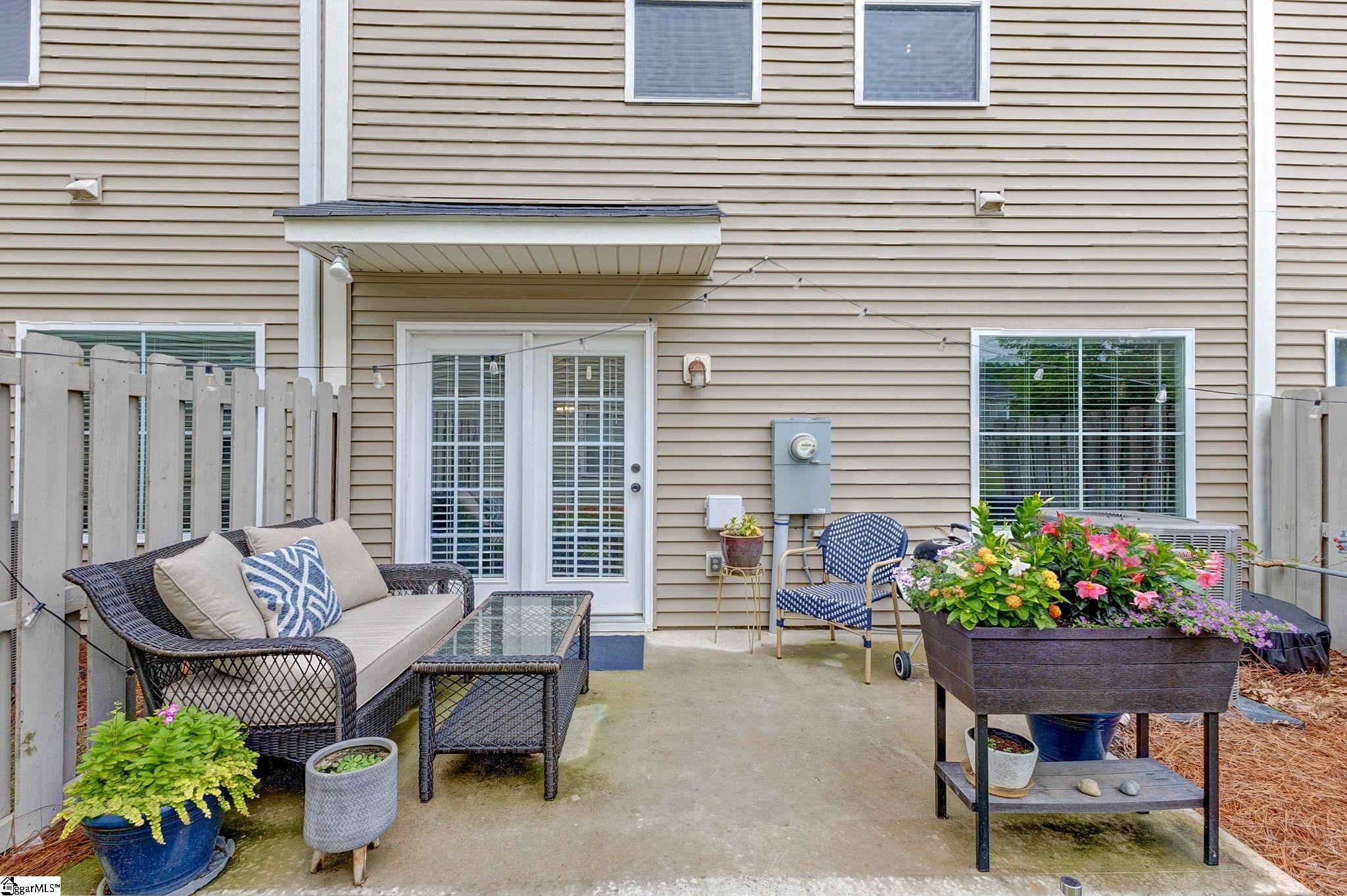 219 Button Willow Street