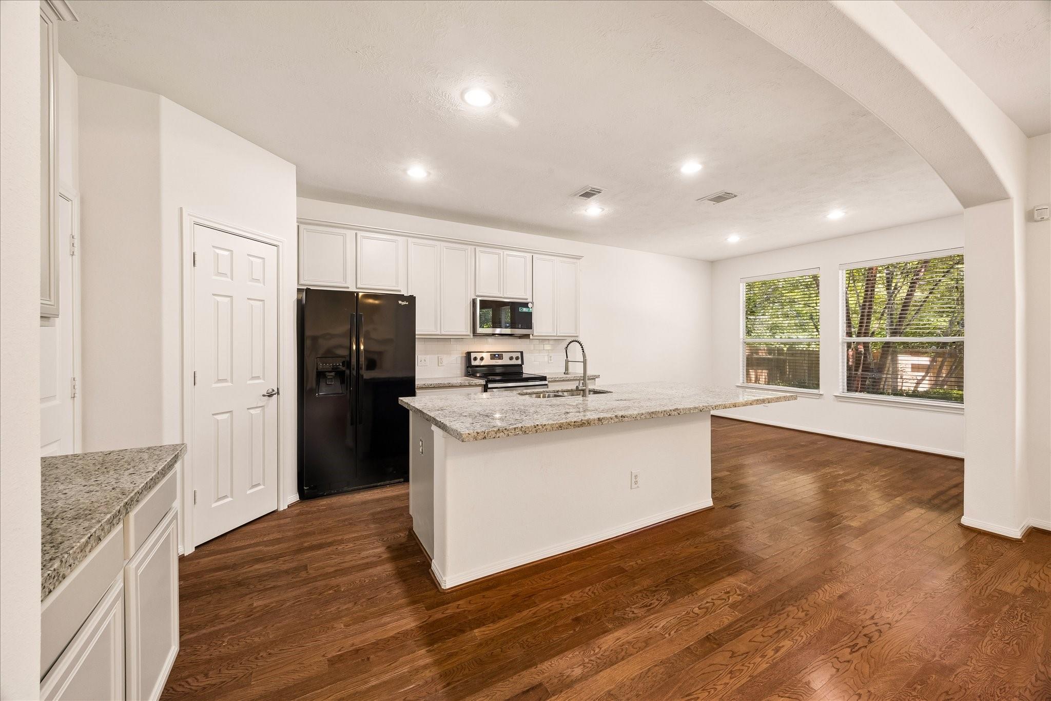 63 Benedict Canyon Loop