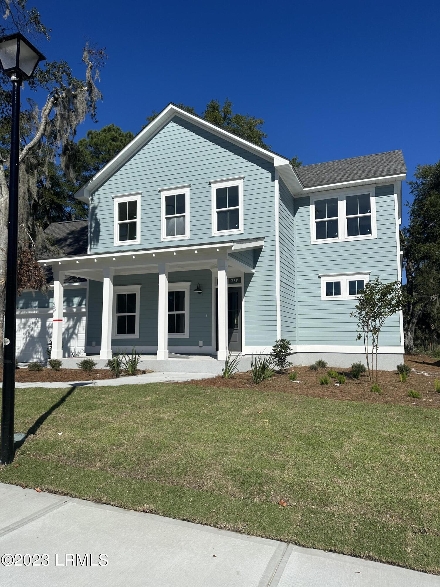 25 Middle Island Street