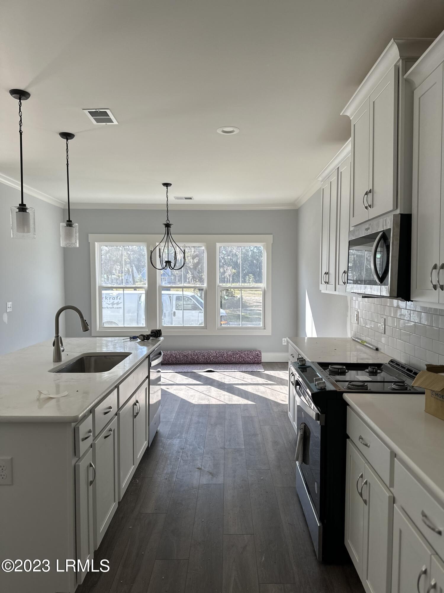 29 Middle Island Street