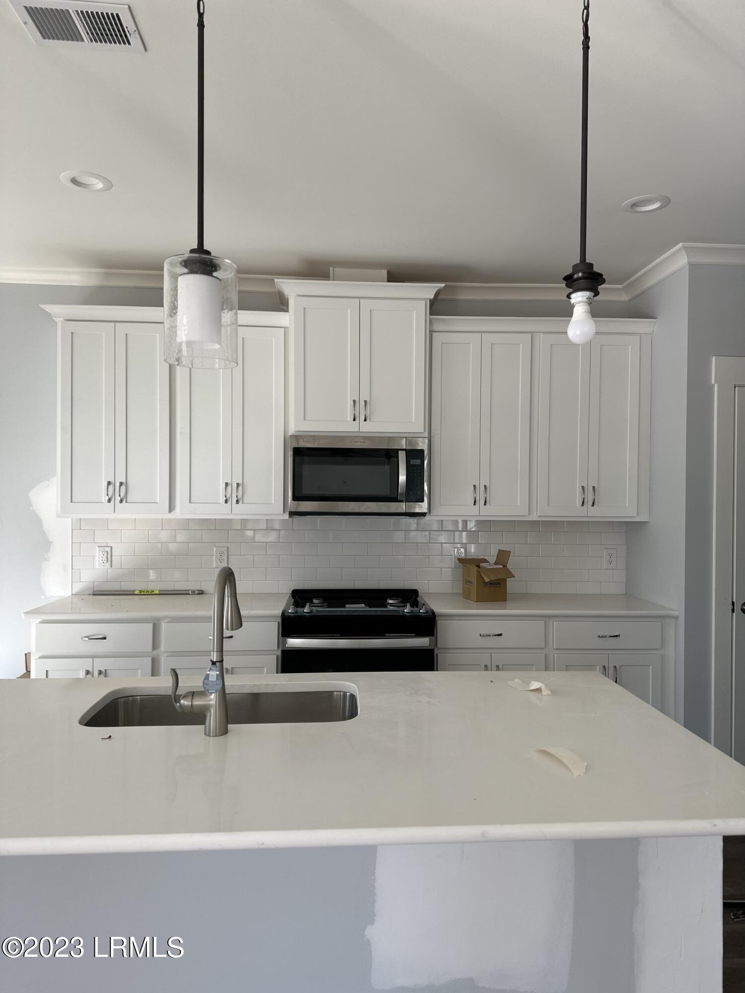 29 Middle Island Street