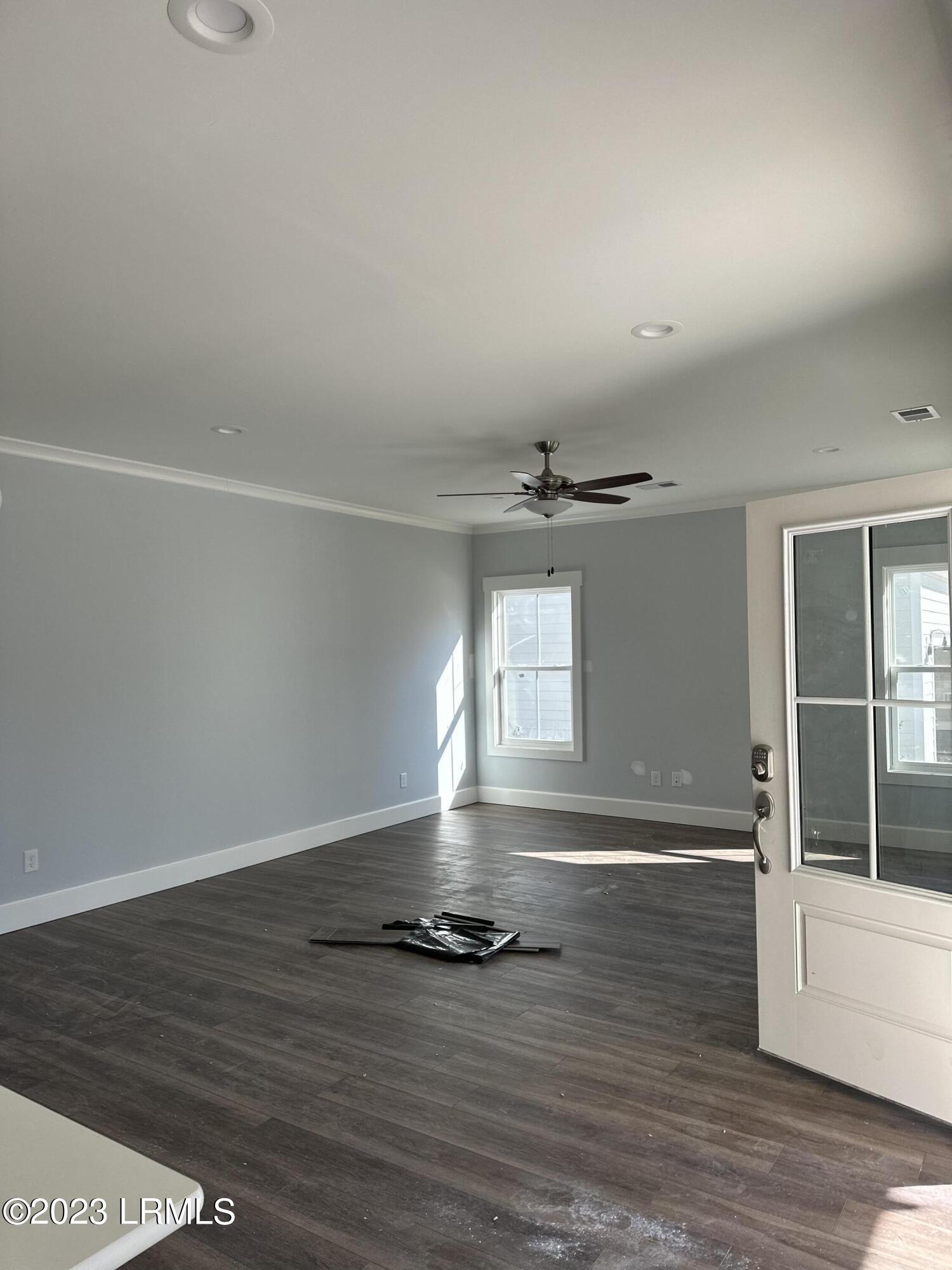 29 Middle Island Street