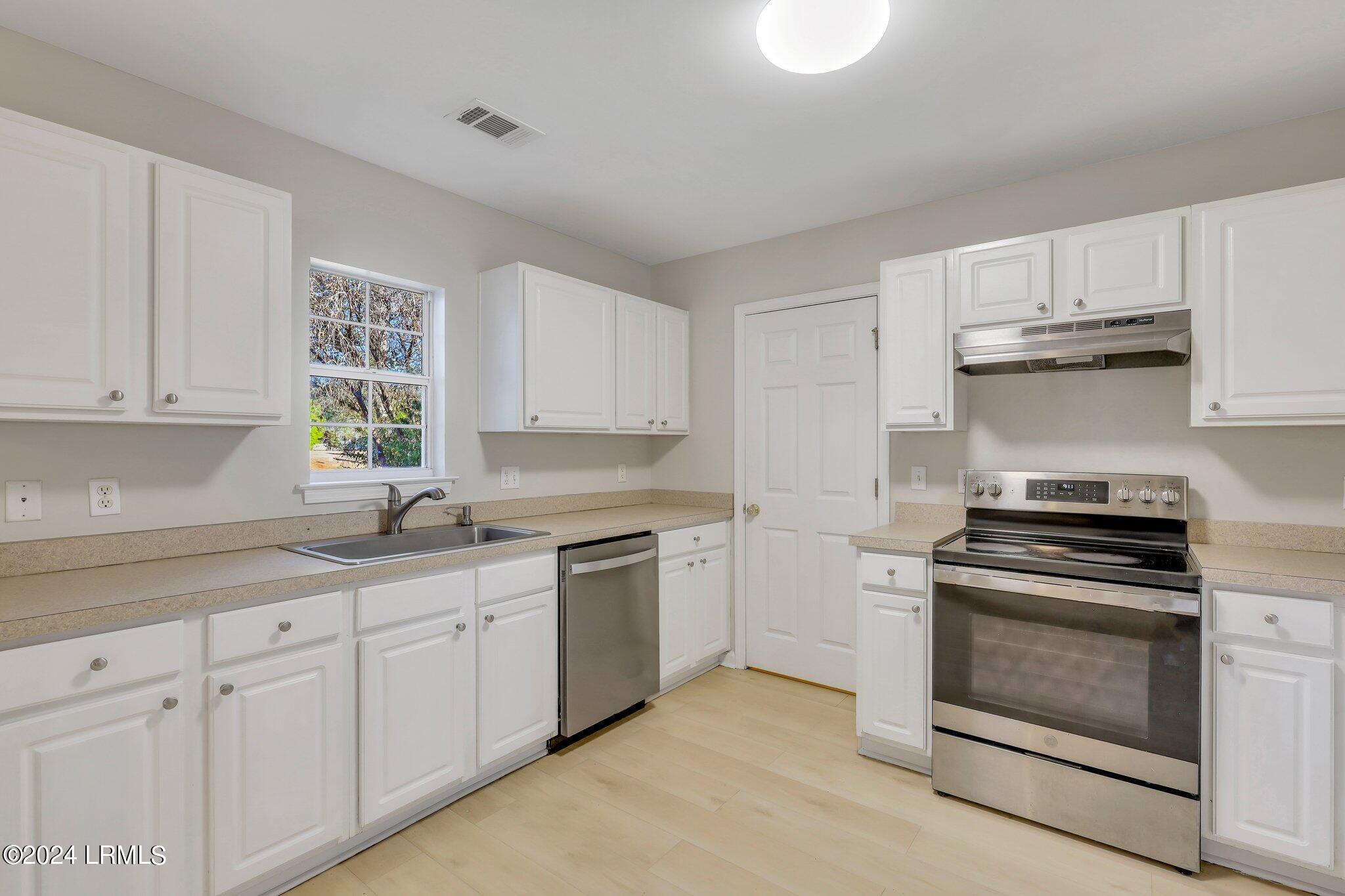 11 Wiregrass Way