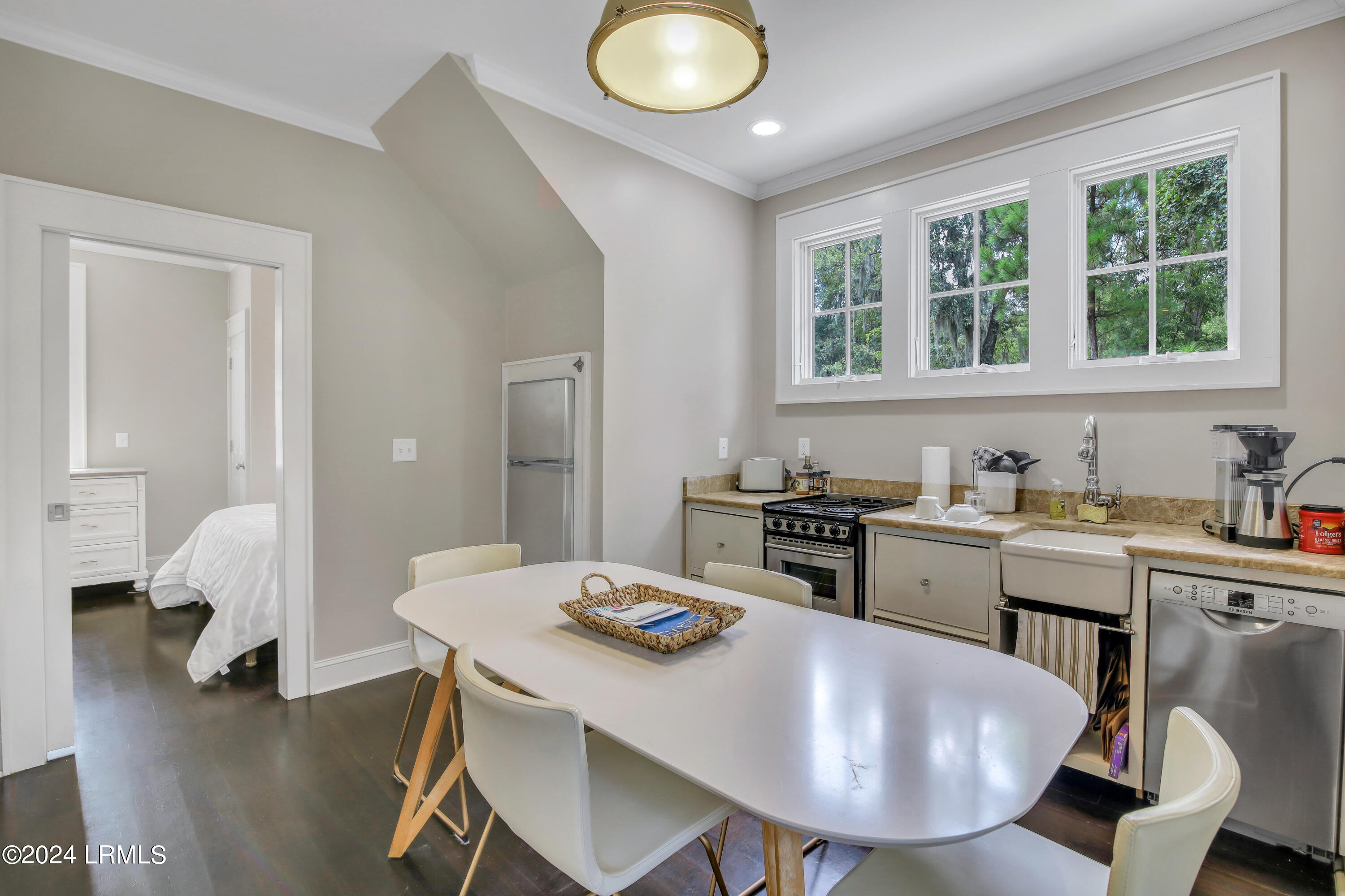 12 Elisabeth Cove