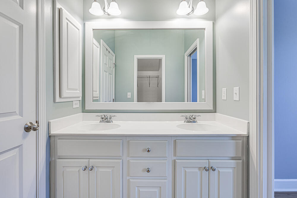 2453 Kings Gate Lane