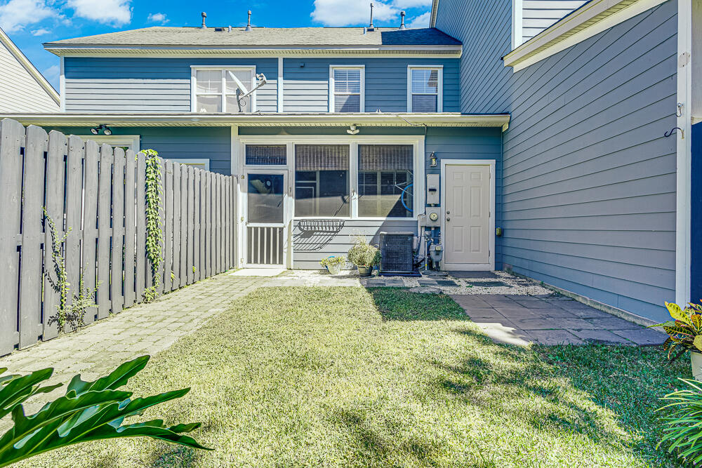 2453 Kings Gate Lane