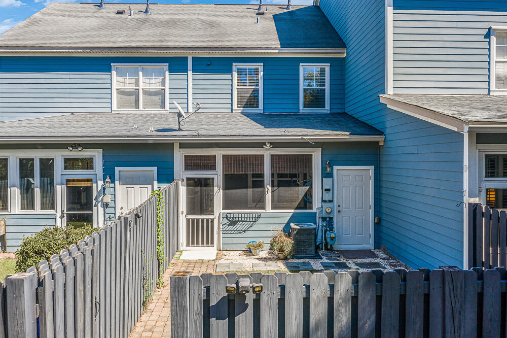 2453 Kings Gate Lane