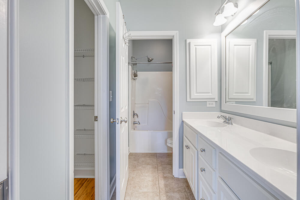 2453 Kings Gate Lane