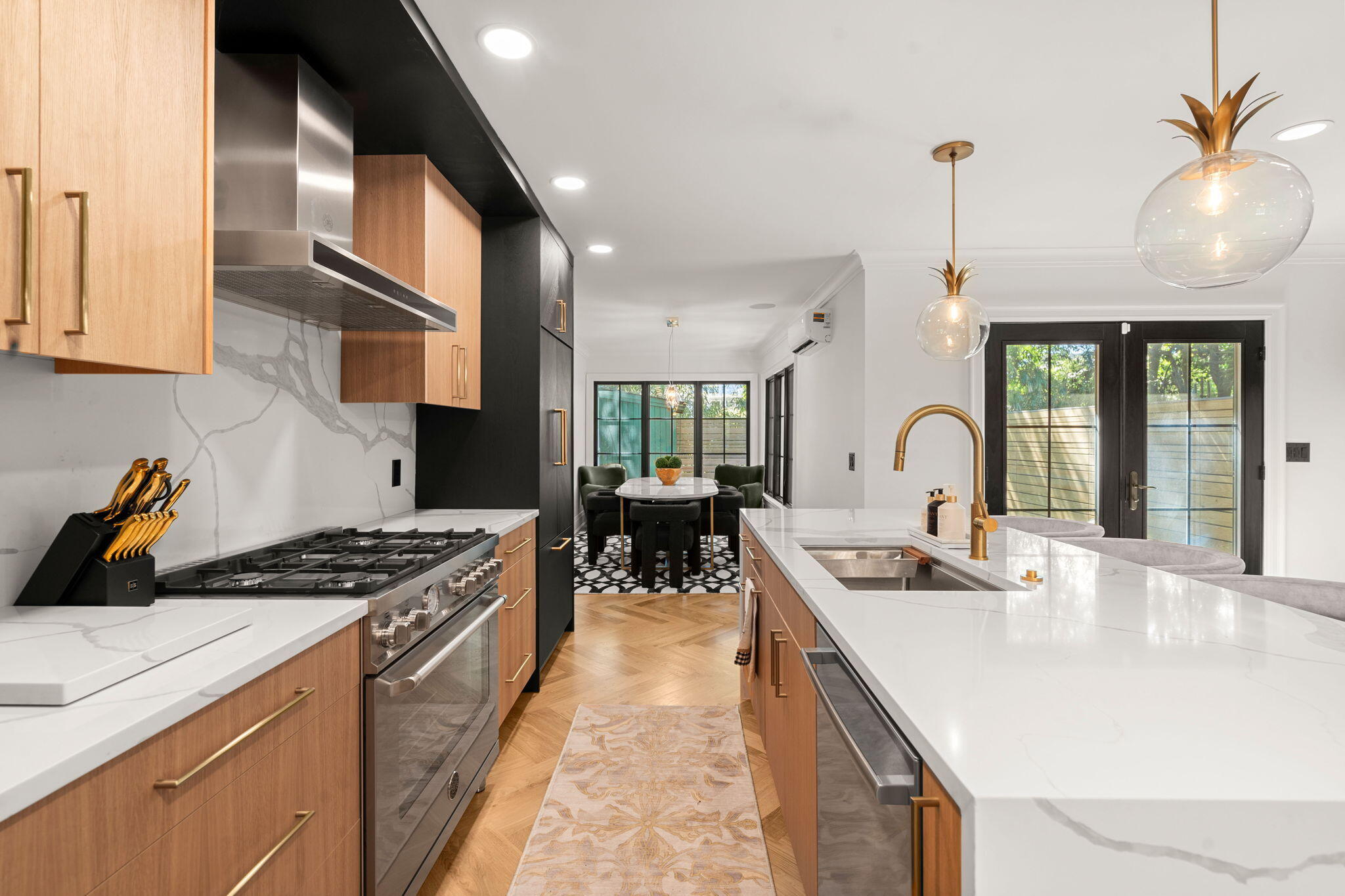 5 Bennett 5 1/2 Street