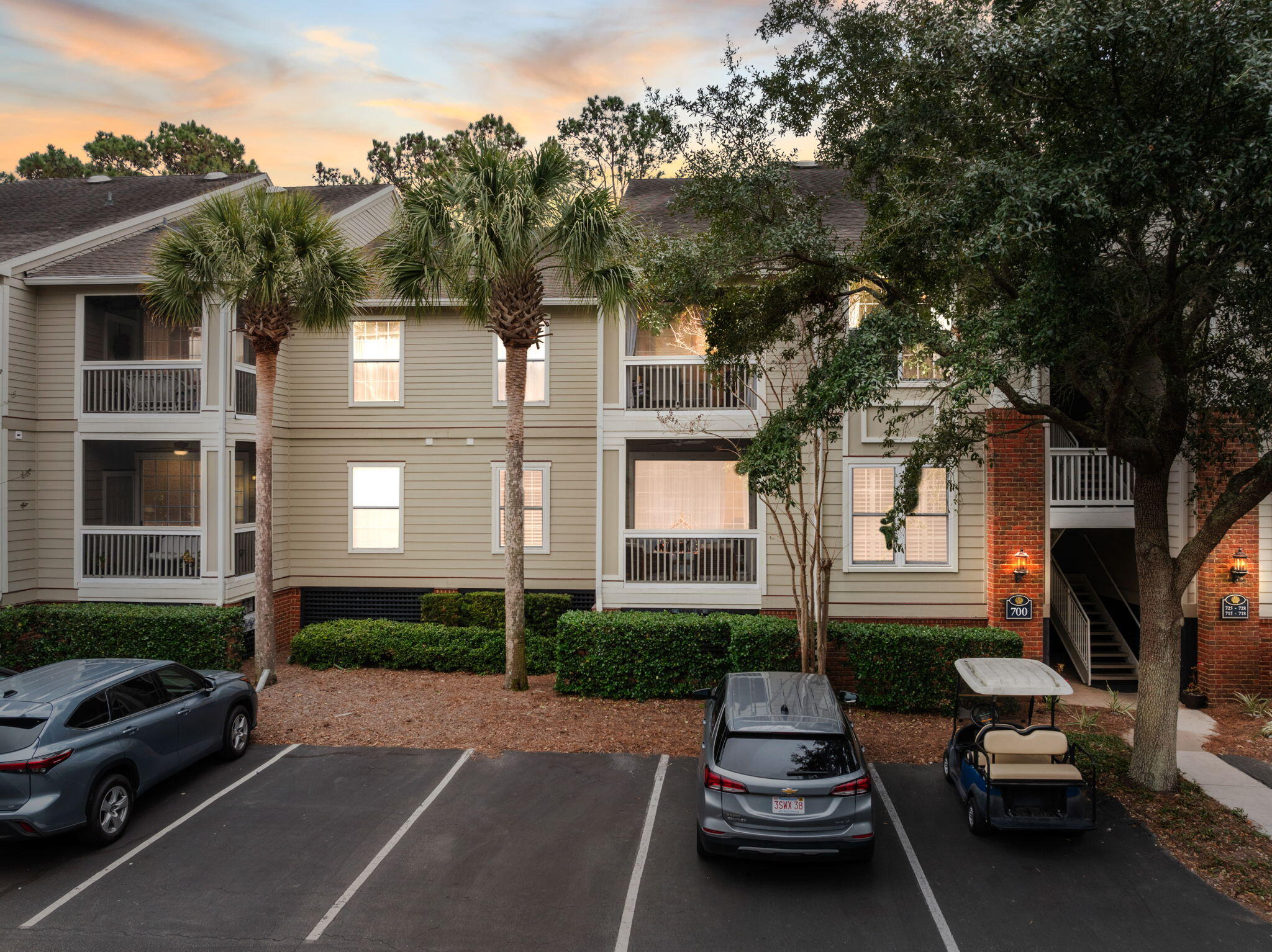 1600 Long Grove Drive # 725