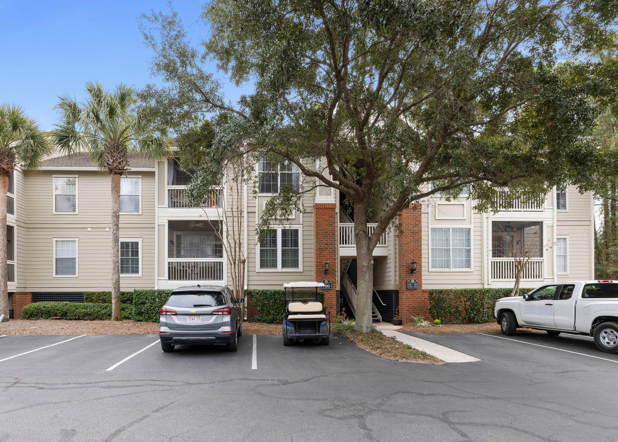 1600 Long Grove Drive # 725