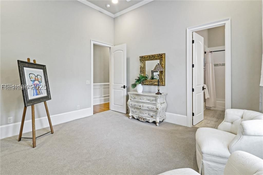 8 York Circle