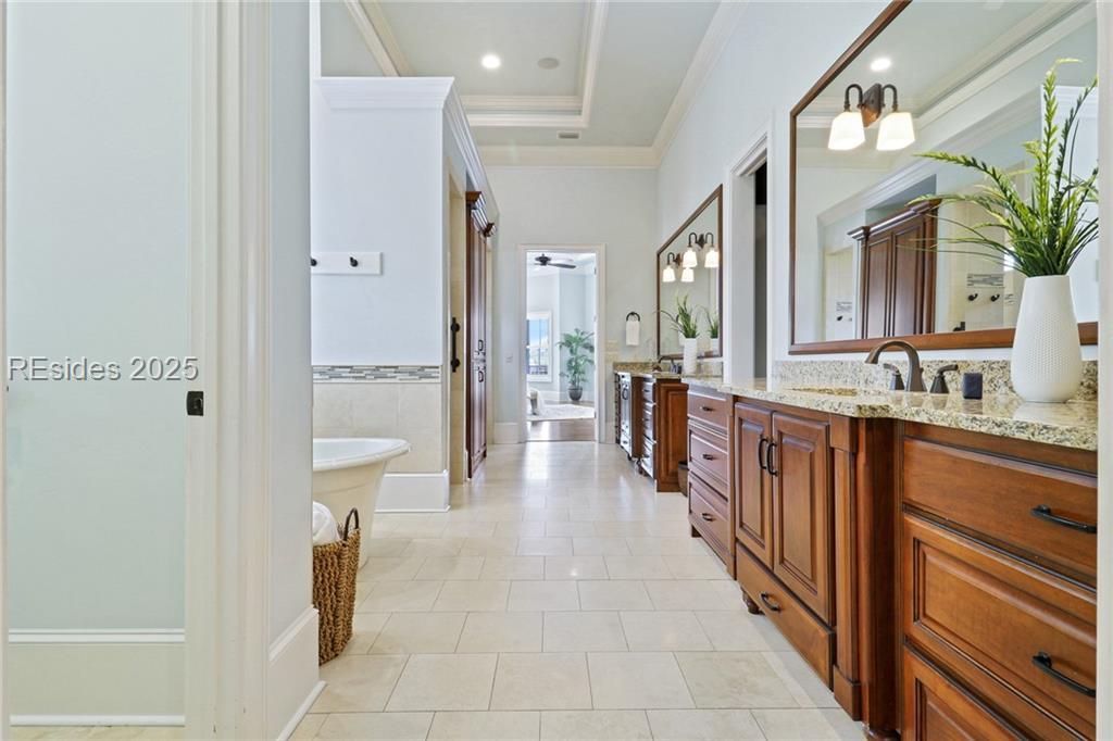 8 York Circle