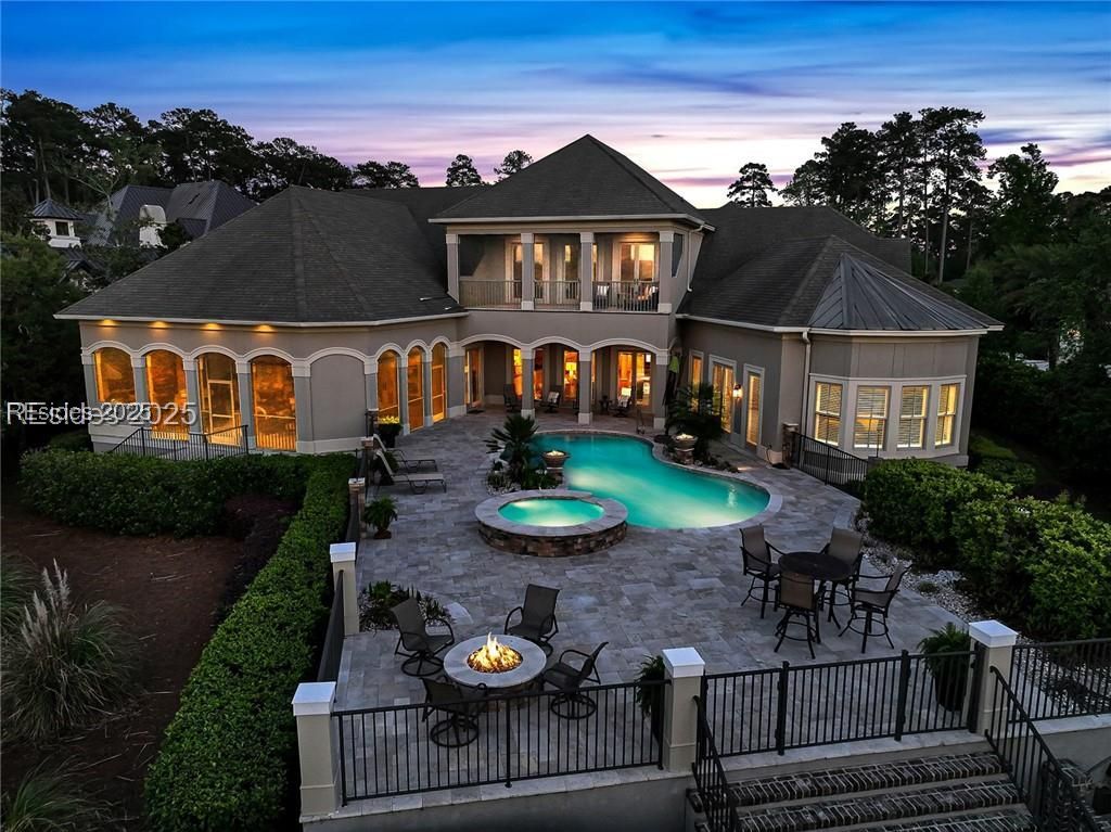 8 York Circle