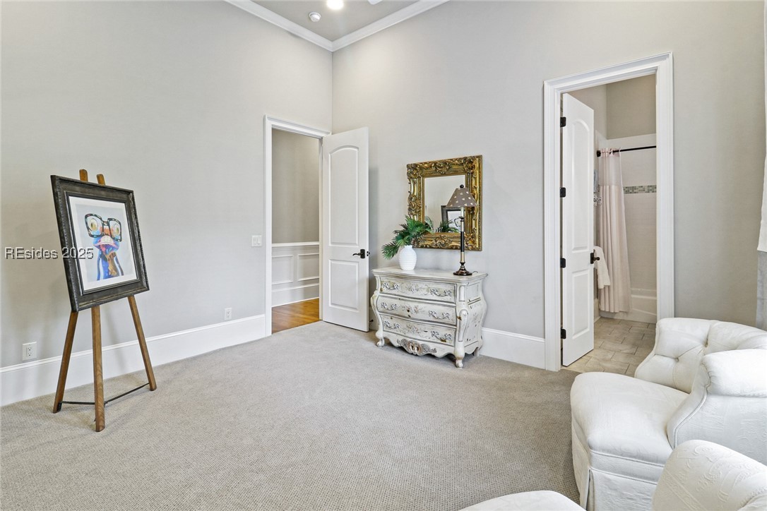 8 York Circle