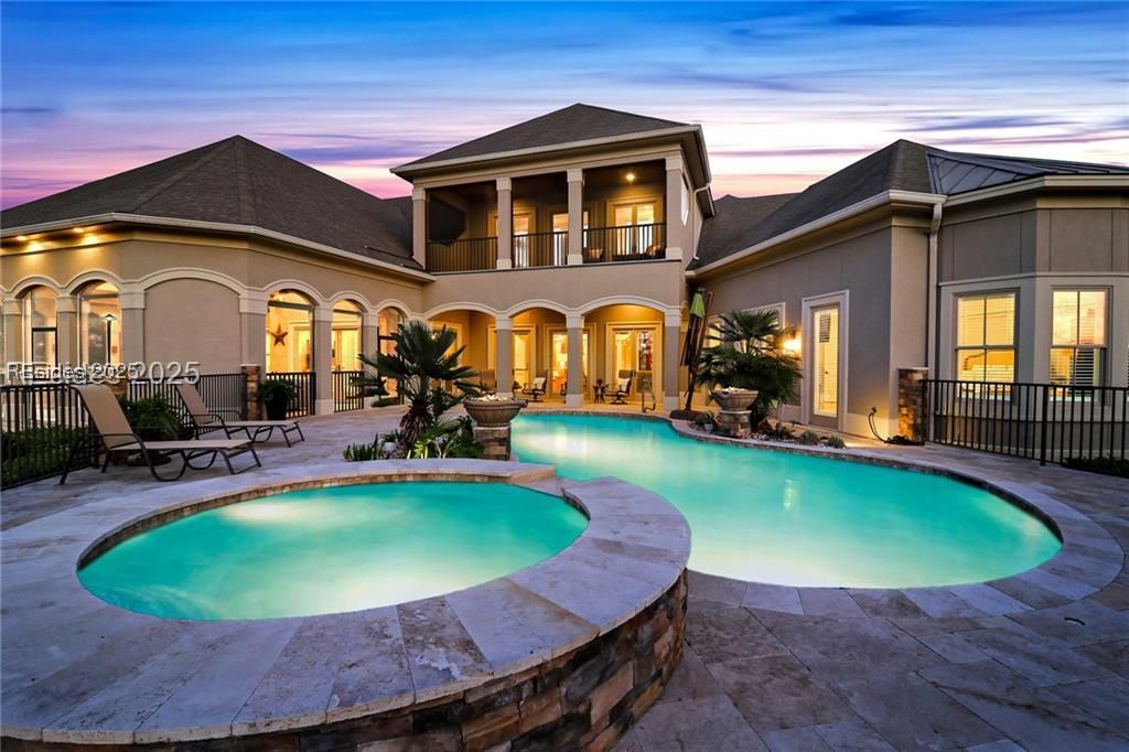 8 York Circle