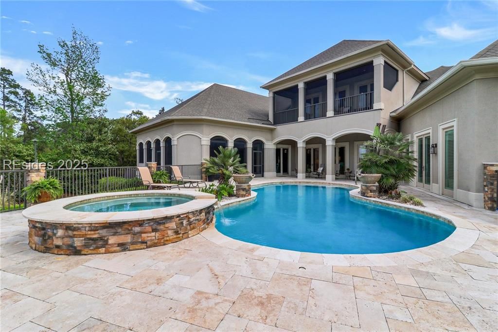 8 York Circle