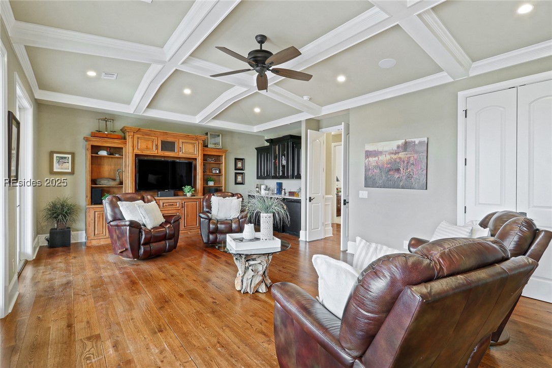 8 York Circle