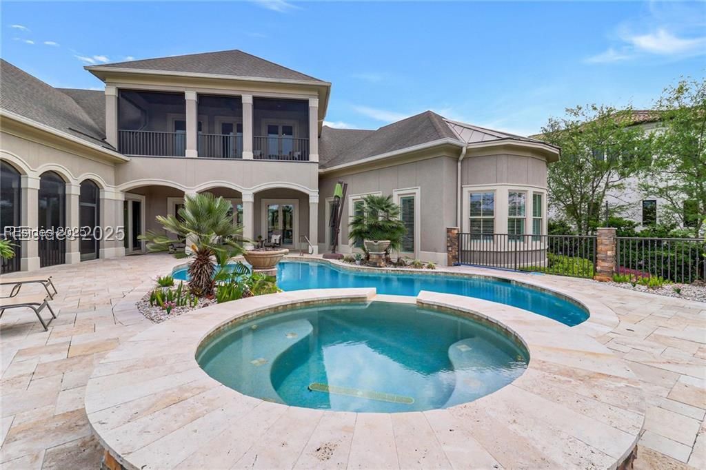 8 York Circle