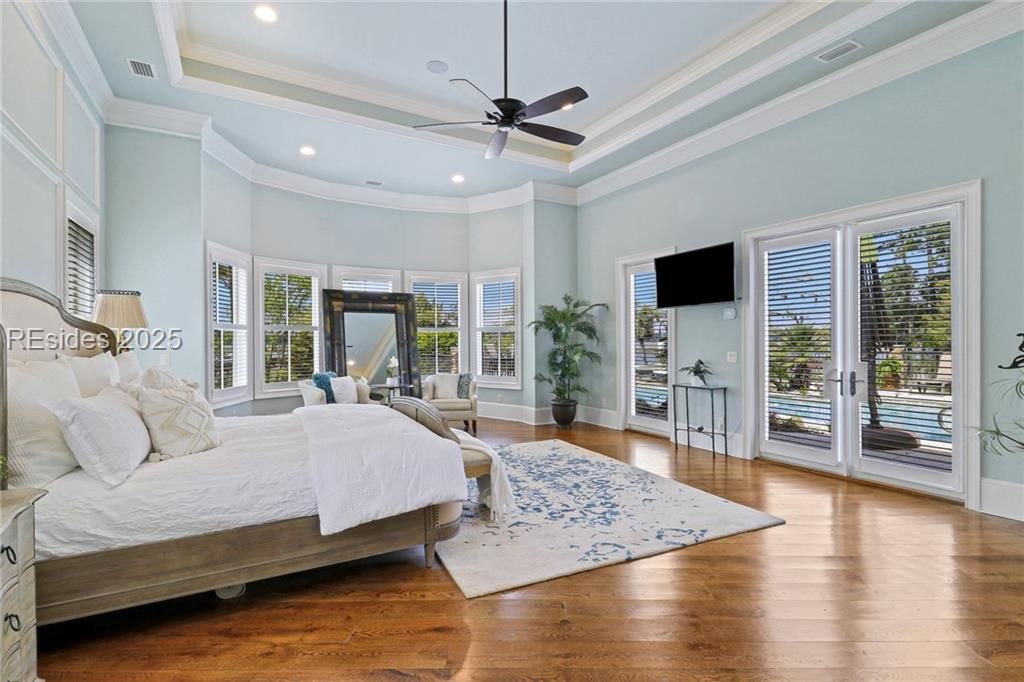 8 York Circle