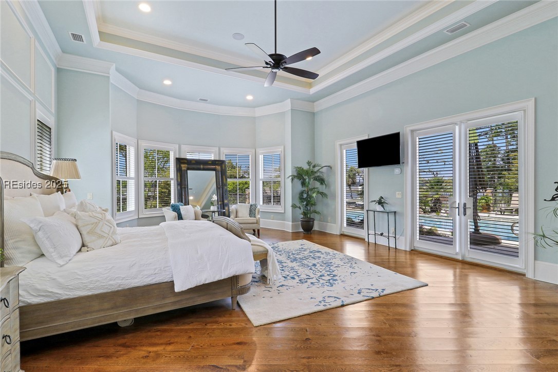 8 York Circle