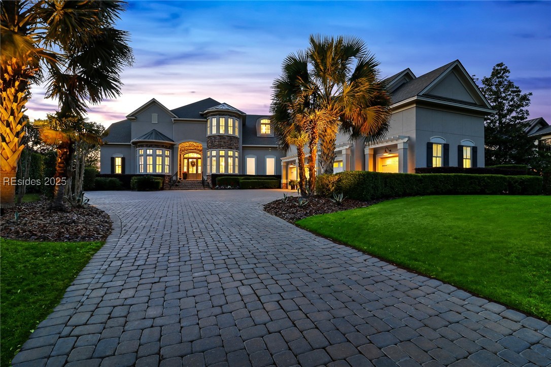8 York Circle